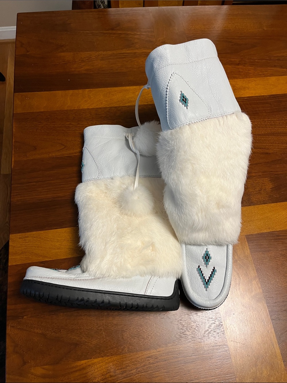 Mukluks Manitoba’s rabbit/ leather woman boots, size 7, new